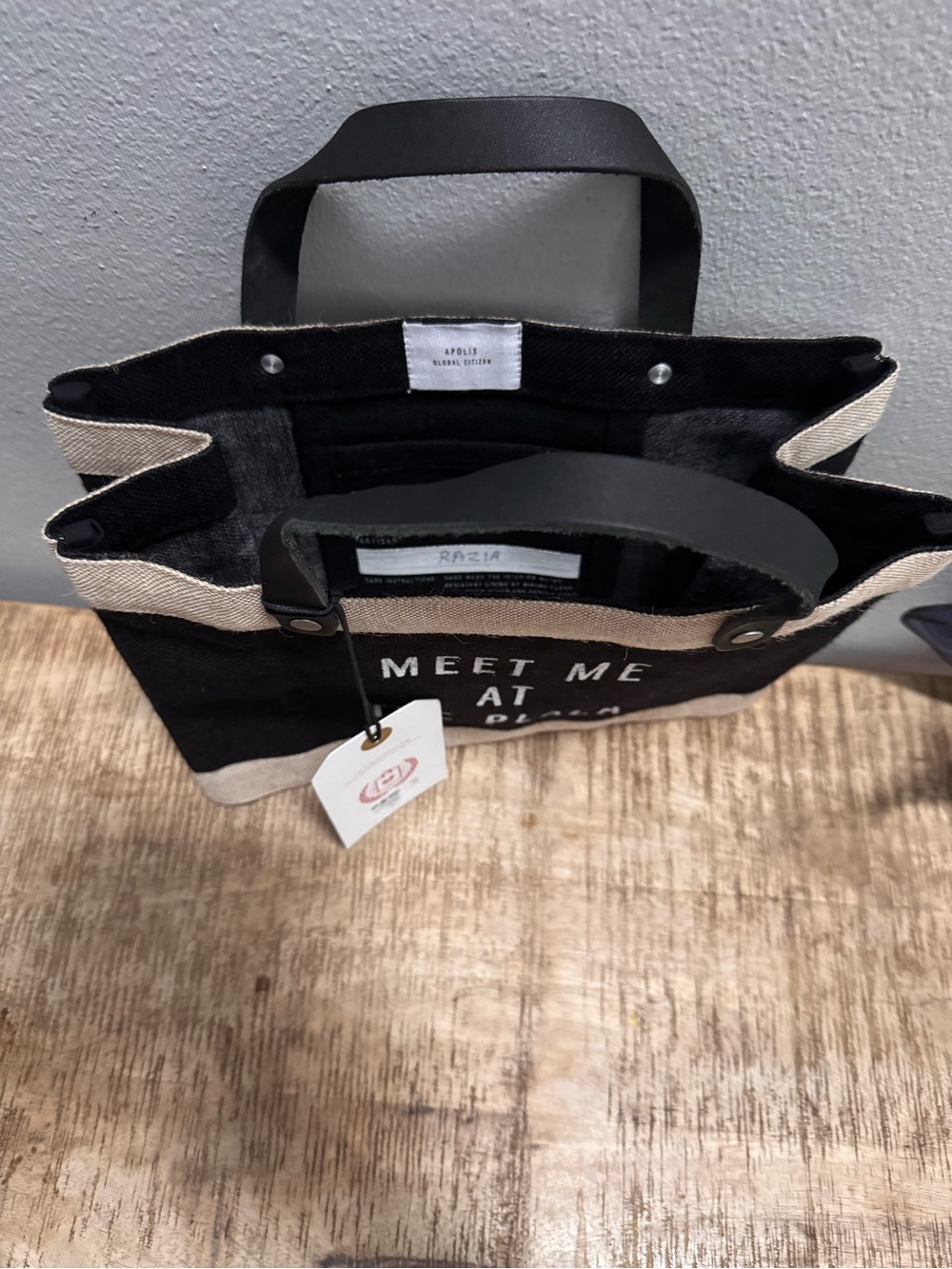 Meet Me At The Plaza Black & Natural Tote Bag NWTO - Picture 8 of 14